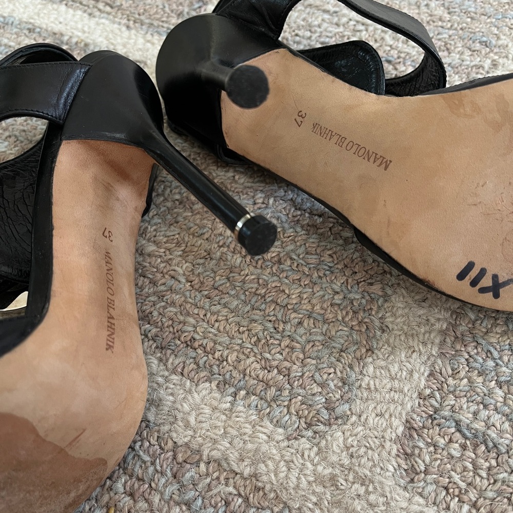 Manolo Blahnik Elegant Black Women's Sandals with Silver Accents - Picture 5 of 5